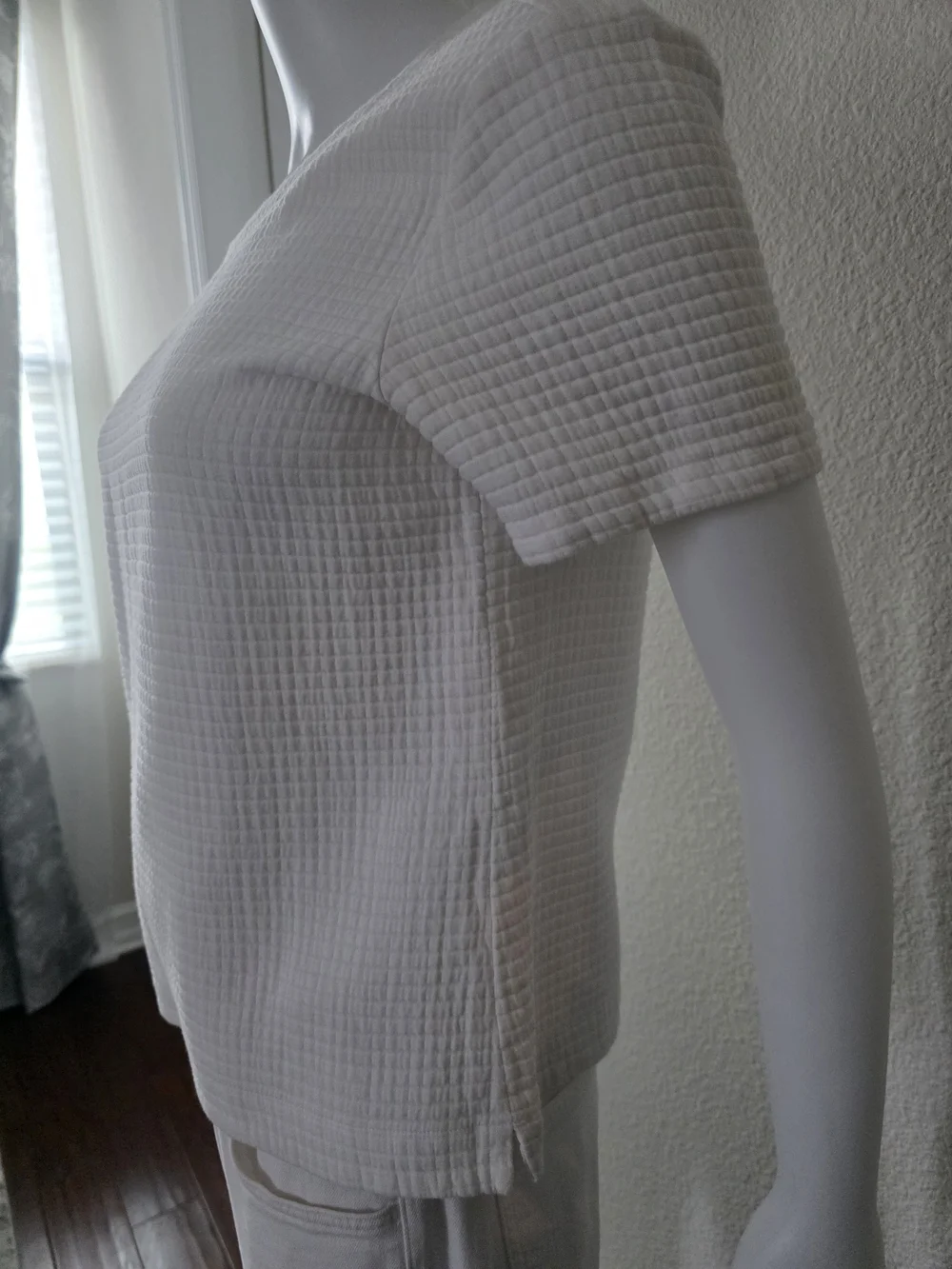 Eileen Fisher Quilted White Short-Sleeve, Straight Hem Top - Size XS